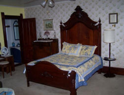 Meyer House Bed and Breakfast - Davis - Bedroom