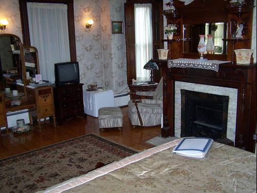 Meyer House Bed and Breakfast - Davis - Bedroom