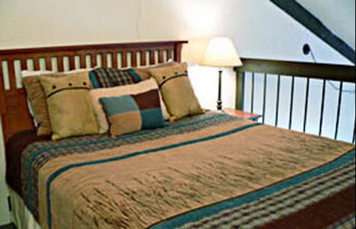 The Yosemite Peregrine Lodging - Yosemite National Park - Bed