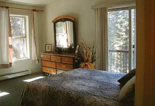 The Yosemite Peregrine Lodging - Yosemite National Park - Bedroom