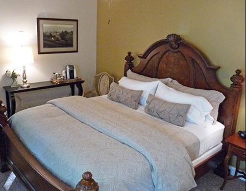 PineCrest B&B - Gorham - Bedroom