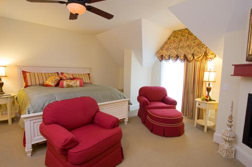 Inn at Torch Lake - Alden - Bedroom