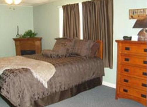 Smoky Pines Motel - Gatlinburg - Bedroom