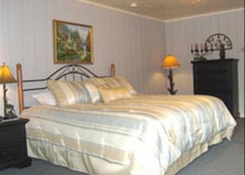 Smoky Pines Motel - Gatlinburg - Bedroom