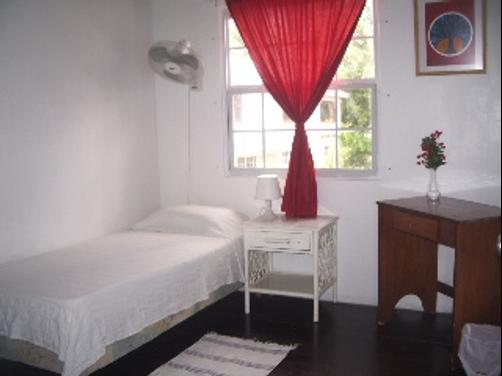 Rio Guest House - St Lawrence Gap - Bed