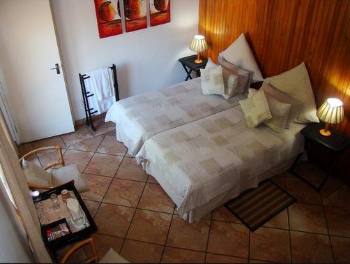 Lalapanzi Guest House - Saint Lucia - Bedroom