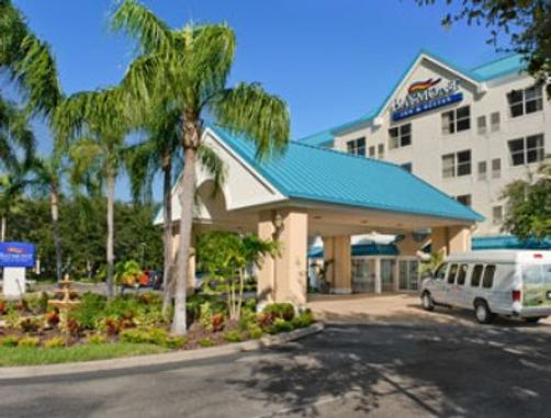 Baymont Inn & Suites Fort Myers Airport - Fort Myers - Building