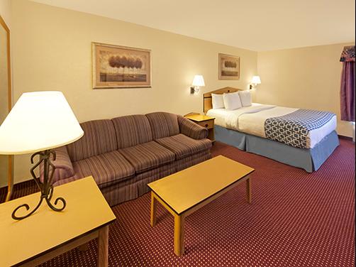 Red Lion Inn & Suites Denver Airport - Denver - King bedroom