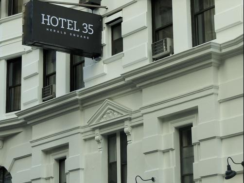 Hotel 35 at Herald Square - New York - Building