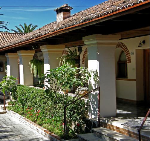 Regis Hotel & Spa - Panajachel - Building