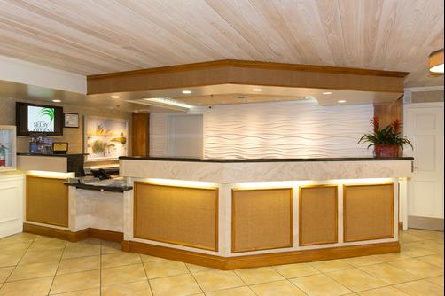 Best Western Plus Siesta Key Gateway - Sarasota - Front desk