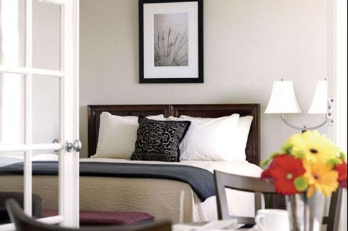 The Eldridge Hotel - Lawrence - Queen bedroom