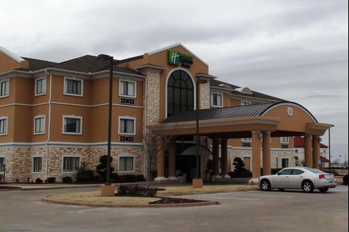 Holiday Inn Express & Suites Greenville - Greenville - Building