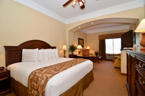 Best Western Plus Monica Royale Inn & Suites - Greenville - Bedroom