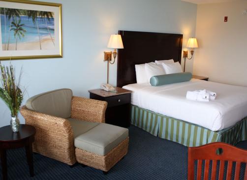 Capt Hiram's Resort - Sebastian - King bedroom