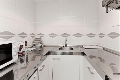 Aparthotel Atenea Barcelona - Barcelona - Kitchen