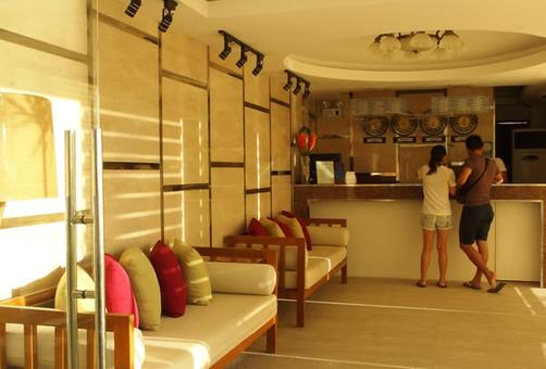 Boracay Ocean Club Beach Resort - Boracay Island - Front desk