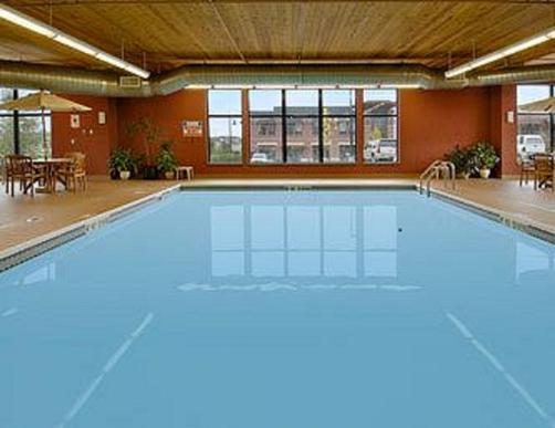 Days Inn & Suites Bozeman - Bozeman - Pool