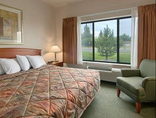 Days Inn & Suites Bozeman - Bozeman - King bedroom