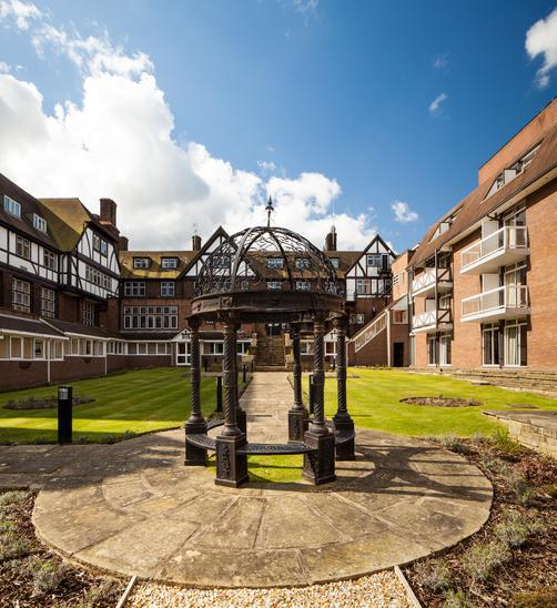 Mercure Leeds Parkway Hotel - Leeds - Building