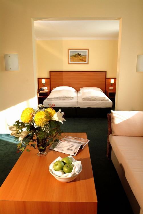 InterCityHotel München - Munich - Bedroom