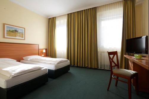 InterCityHotel München - Munich - Bedroom