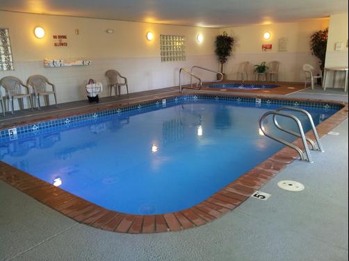 GuestHouse Inn & Suites Kelso - Kelso - Pool