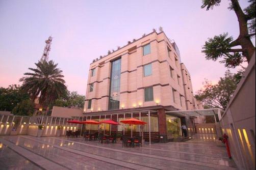Emblem Hotel - Gurgaon - Gurgaon - Building