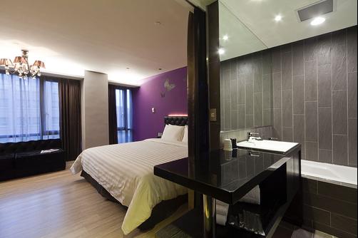 FX Hotel Taipei Nanjing East Road Branch - Taipei - King bedroom