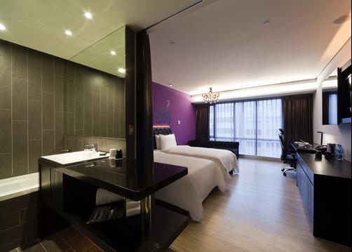FX Hotel Taipei Nanjing East Road Branch - Taipei - King bedroom