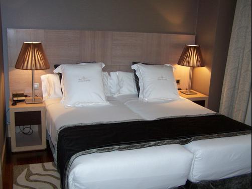 Washington Parquesol Suites & Hotel - Valladolid - King bedroom