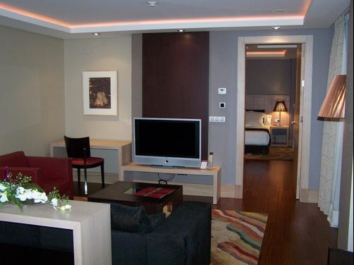 Washington Parquesol Suites & Hotel - Valladolid - King bedroom