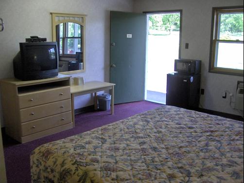 Knights Inn Pine Grove - Pine Grove - King bedroom
