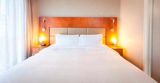 Hotel Le Crystal Montreal - Montreal - Bedroom