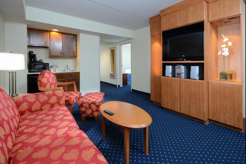 Fairfield Inn and Suites by Marriott Winston-Salem Hanes Mall - Winston Salem - Living room