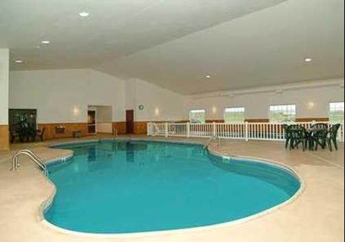 Centerstone Inn & Suites - Maquoketa - Pool