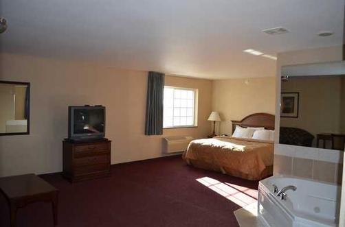 Centerstone Inn & Suites - Maquoketa