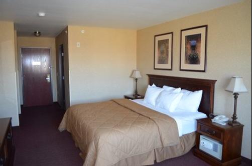 Centerstone Inn & Suites - Maquoketa