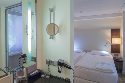 Park Inn by Radisson Berlin Alexanderplatz - Berlin - Bedroom