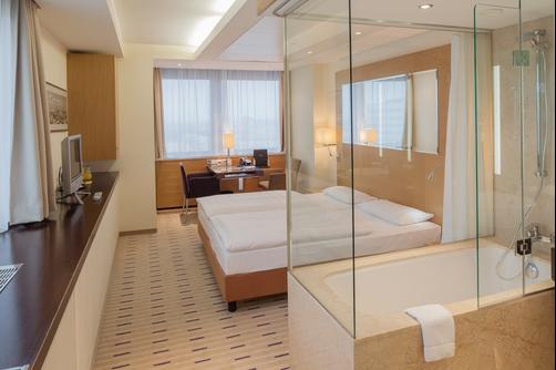 Park Inn by Radisson Berlin Alexanderplatz - Berlin - Bedroom