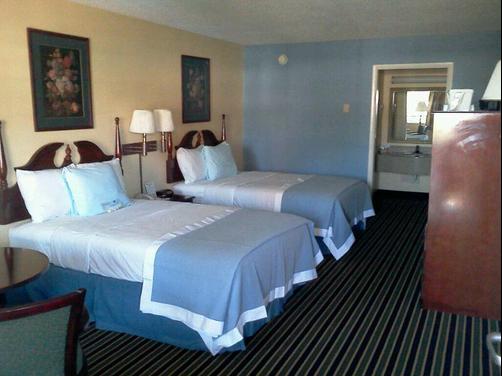 Days Inn Towson - Towson - Bedroom