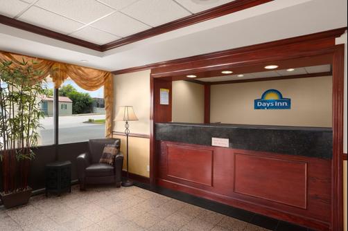 Days Inn Towson - Towson - Building