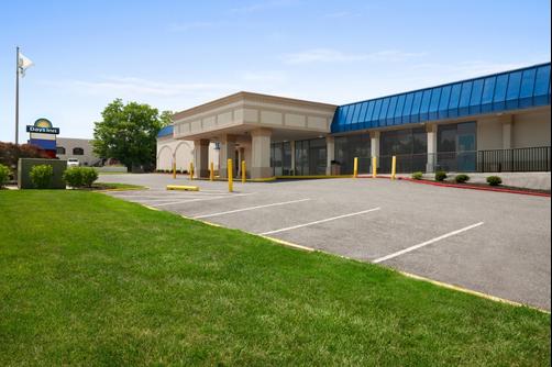 Days Inn Towson - Towson - Building