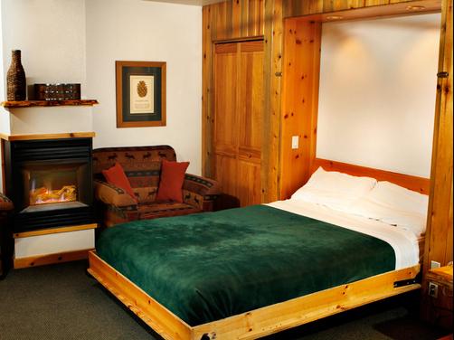 Red Wolf Lakeside Lodge - Tahoe Vista - Bedroom
