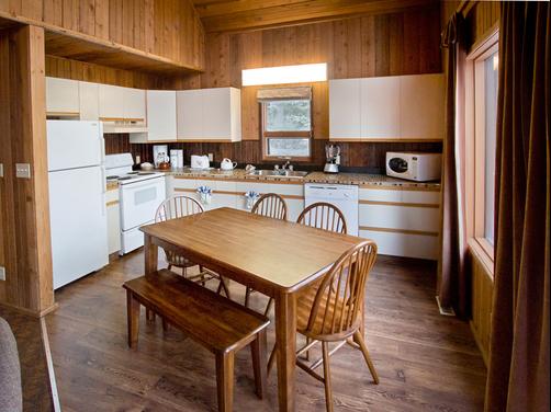 Banff Gate Mountain Resort - Dead Man's Flats - Bedroom