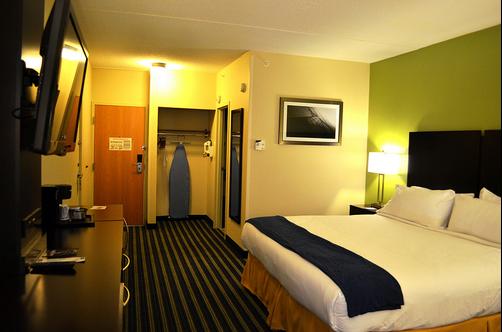 Holiday Inn Express Worcester Downtown - Worcester - Bedroom