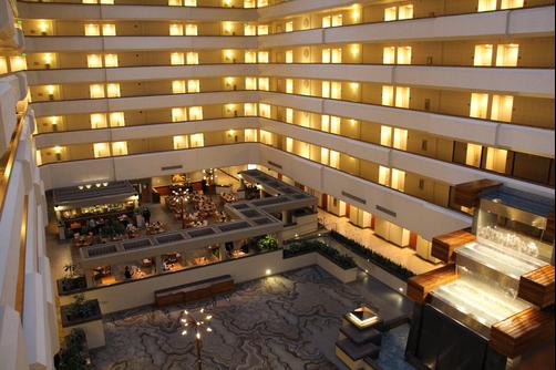 Fresno Hotel and Conference Center - Fresno - Lobby