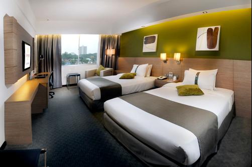 Grand Margherita Hotel - Kuching - Queen bedroom