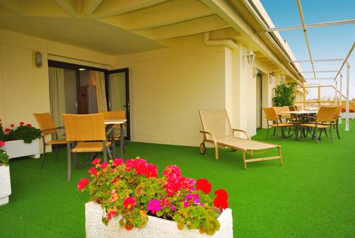 Hotel Derby Sevilla - Sevilla - Patio