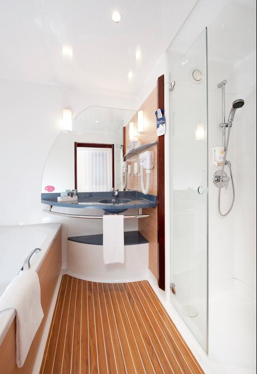 Suite Novotel Paris Rueil Malmaison - Rueil-Malmaison - Bathroom